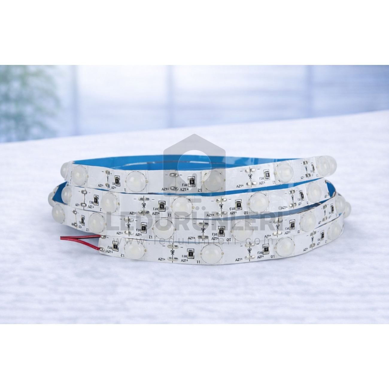 LightGo 12000K Soğuk Beyaz Lensli 24 LED’li 15W 12V Şerit LED