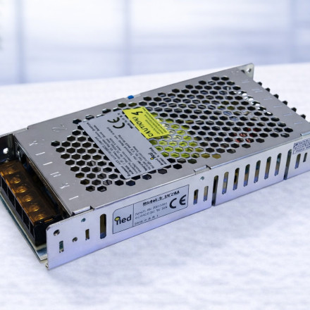 İnce Metal Kasa 5V 20A 100W Güç Adaptörü